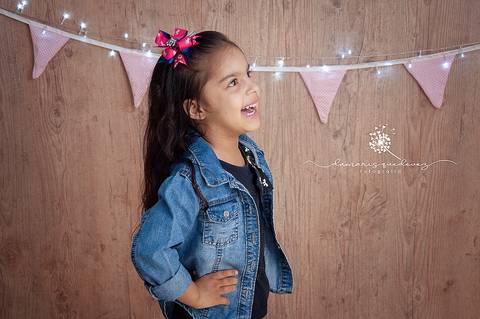 Fotógrafa de Barra Mansa e Volta Redonda realiza ensaio lindo com crianças. Essa linda menina se chama Isabel e trouxe muita alegria para a sessão aqui no estúdio.'