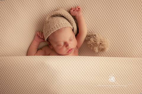 Fotógrafa de Volta Redonda realiza Sessão fotográfica recém-nascido (newborn).O estúdio fica no bairro Nove de Abril em Barra Mansa. Venha registrar sua família também. '