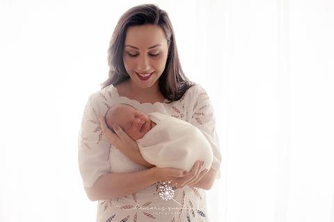 Fotógrafa de Volta Redonda realiza Sessão fotográfica recém-nascido (newborn).O estúdio fica no bairro Nove de Abril em Barra Mansa. Venha registrar sua família também. '
