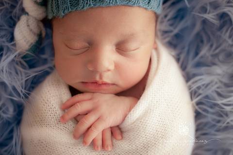 Fotógrafa de Volta Redonda realiza Sessão fotográfica recém-nascido (newborn).O estúdio fica no bairro Nove de Abril em Barra Mansa. Venha registrar sua família também. '