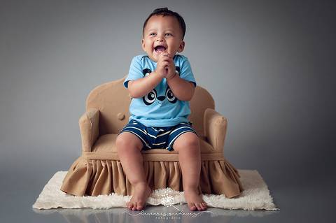 Sessão fotográfica de bebê realizada em Volta Redonda - Fotógrafa Damaris Quedevez - Fazer essa sessão de acompanhamento foi muito especial, pois fotografar o desenvolvimento de bebês e acompanhar cada detalhe disso é encantador.Fotógrafa Materno Infantil'