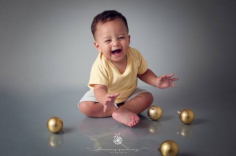 Sessão fotográfica de bebê realizada em Volta Redonda - Fotógrafa Damaris Quedevez - Fazer essa sessão de acompanhamento foi muito especial, pois fotografar o desenvolvimento de bebês e acompanhar cada detalhe disso é encantador.Fotógrafa Materno Infantil'