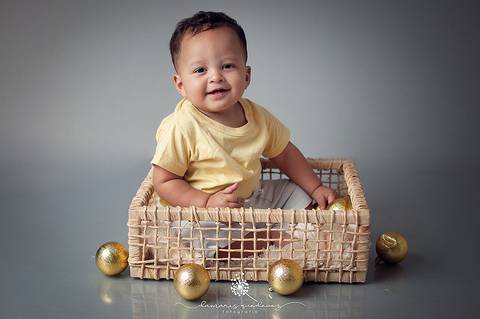 Sessão fotográfica de bebê realizada em Volta Redonda - Fotógrafa Damaris Quedevez - Fazer essa sessão de acompanhamento foi muito especial, pois fotografar o desenvolvimento de bebês e acompanhar cada detalhe disso é encantador.Fotógrafa Materno Infantil'