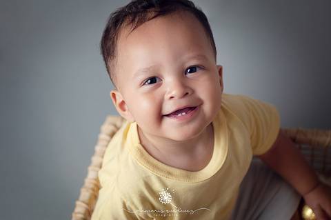 Sessão fotográfica de bebê realizada em Volta Redonda - Fotógrafa Damaris Quedevez - Fazer essa sessão de acompanhamento foi muito especial, pois fotografar o desenvolvimento de bebês e acompanhar cada detalhe disso é encantador.Fotógrafa Materno Infantil'