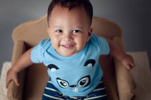 Sessão fotográfica de bebê realizada em Volta Redonda - Fotógrafa Damaris Quedevez - Fazer essa sessão de acompanhamento foi muito especial, pois fotografar o desenvolvimento de bebês e acompanhar cada detalhe disso é encantador.Fotógrafa Materno Infantil'