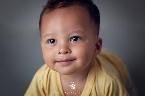Sessão fotográfica de bebê realizada em Volta Redonda - Fotógrafa Damaris Quedevez - Fazer essa sessão de acompanhamento foi muito especial, pois fotografar o desenvolvimento de bebês e acompanhar cada detalhe disso é encantador.Fotógrafa Materno Infantil'