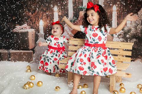 Sessão fotográfica realizada em Volta Redonda pela fotógrafa de bebês Damaris Quedevez. Ensaio fotográfico de família recheado de amor.'