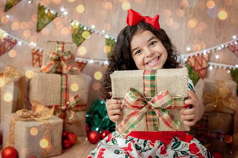 Sessão fotográfica realizada em Volta Redonda pela fotógrafa de bebês Damaris Quedevez. Ensaio fotográfico de família recheado de amor.'