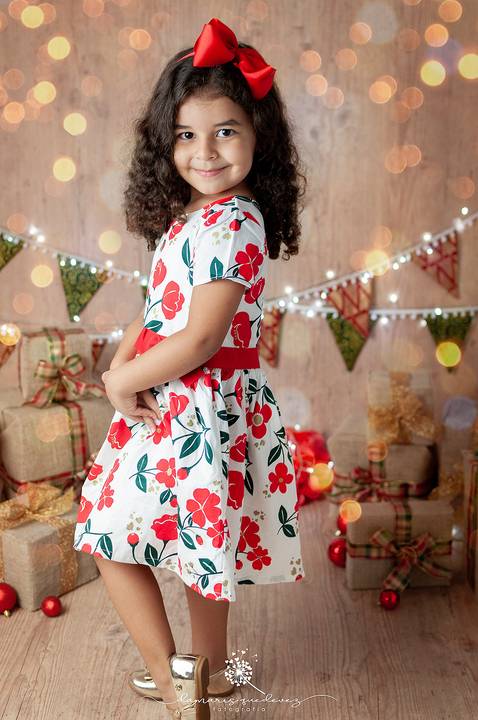 Sessão fotográfica realizada em Volta Redonda pela fotógrafa de bebês Damaris Quedevez. Ensaio fotográfico de família recheado de amor.'