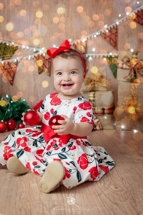 Sessão fotográfica realizada em Volta Redonda pela fotógrafa de bebês Damaris Quedevez. Ensaio fotográfico de família recheado de amor.'