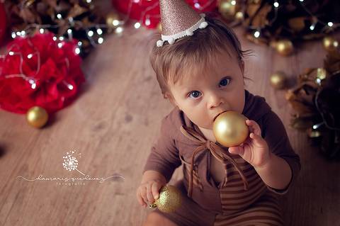 Fotógrafa de Volta Redonda e Barra Mansa realiza sessão Cake Smash de bebês de 1 ano com Bolo, conhecida também como Smash the cake em seu estúdio fotográfico na Região Sul Fluminense de Rio de Janeiro.'