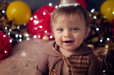 Fotógrafa de Volta Redonda e Barra Mansa realiza sessão Cake Smash de bebês de 1 ano com Bolo, conhecida também como Smash the cake em seu estúdio fotográfico na Região Sul Fluminense de Rio de Janeiro.'