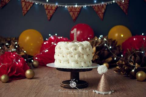 Fotógrafa de Volta Redonda e Barra Mansa realiza sessão Cake Smash de bebês de 1 ano com Bolo, conhecida também como Smash the cake em seu estúdio fotográfico na Região Sul Fluminense de Rio de Janeiro.'