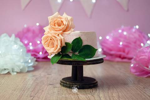 Fotógrafa de Volta Redonda e Barra Mansa realiza sessão Cake Smash de bebês de 1 ano com Bolo, conhecida também como Smash the cake em seu estúdio fotográfico na Região Sul Fluminense de Rio de Janeiro.'