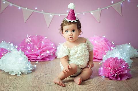 Fotógrafa de Volta Redonda e Barra Mansa realiza sessão Cake Smash de bebês de 1 ano com Bolo, conhecida também como Smash the cake em seu estúdio fotográfico na Região Sul Fluminense de Rio de Janeiro.'