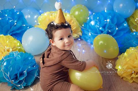 Fotógrafa de Volta Redonda e Barra Mansa realiza sessão Cake Smash de bebês de 1 ano com Bolo, conhecida também como Smash the cake em seu estúdio fotográfico na Região Sul Fluminense de Rio de Janeiro.'