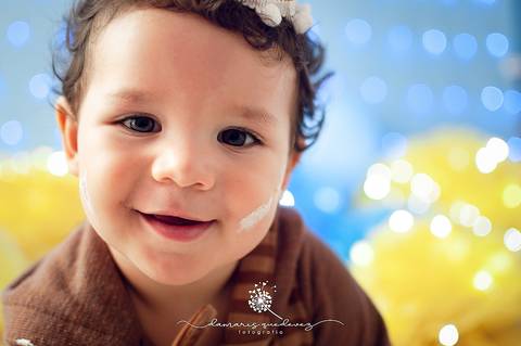 Fotógrafa de Volta Redonda e Barra Mansa realiza sessão Cake Smash de bebês de 1 ano com Bolo, conhecida também como Smash the cake em seu estúdio fotográfico na Região Sul Fluminense de Rio de Janeiro.'