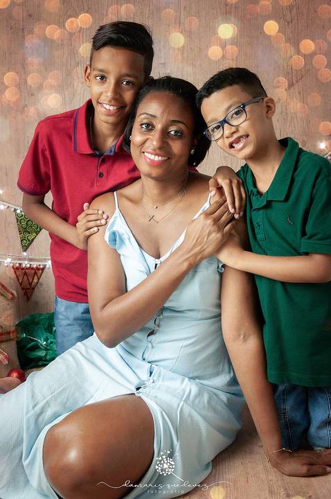 Fotógrafa de Volta Redonda e Barra Mansa realiza sessão temática de natal no se estúdio na Região Sul Fluminense de Rio de Janeiro. Sessão de Família.'