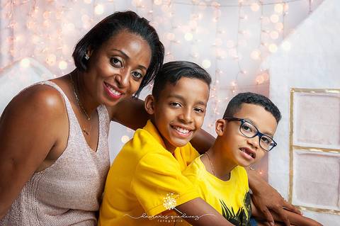 Fotógrafa de Volta Redonda e Barra Mansa realiza sessão temática de natal no se estúdio na Região Sul Fluminense de Rio de Janeiro. Sessão de Família.'