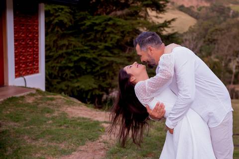 @maaryrrosa @djmayaracosta #elderromualdo @estudio_er_producoes #cambuimg #cambuímg #bomrepousomg #senadoramaral #bordadamata #tocosdomoji #camanducaiamg #estivamg #elderromualdo #noivas #casadenoivas'