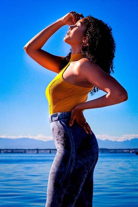 Lindas fotos da Lenice em um ensaio fotográfico urbano no centro do Rio.'