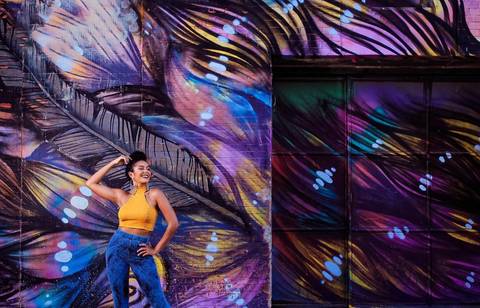 Lindas fotos da Lenice em um ensaio fotográfico urbano no centro do Rio.'