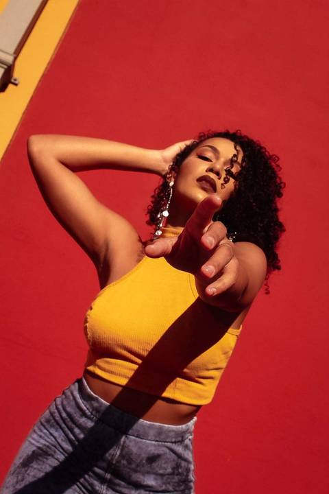 Lindas fotos da Lenice em um ensaio fotográfico urbano no centro do Rio.'