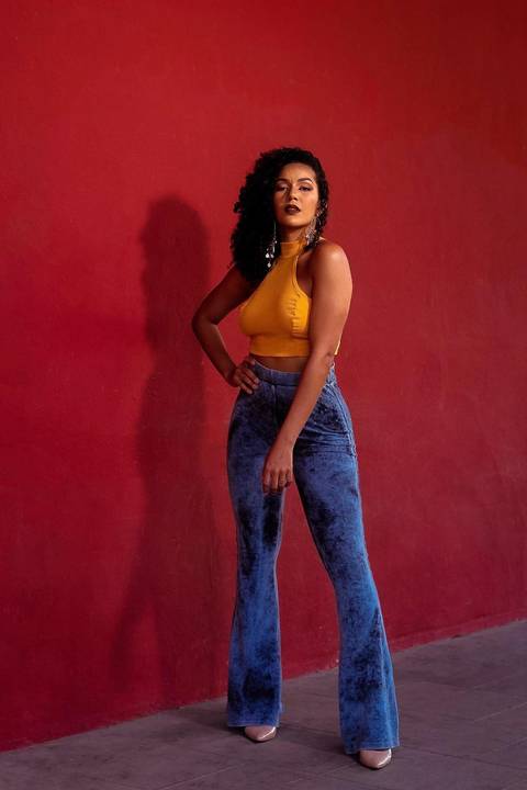 Lindas fotos da Lenice em um ensaio fotográfico urbano no centro do Rio.'