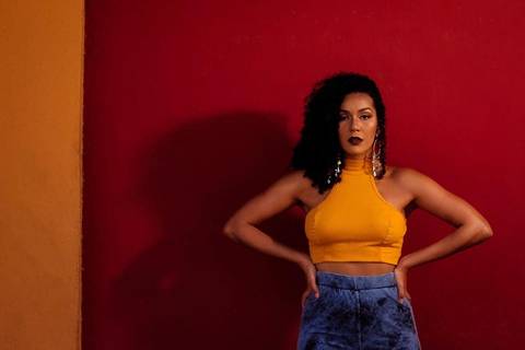 Lindas fotos da Lenice em um ensaio fotográfico urbano no centro do Rio.'