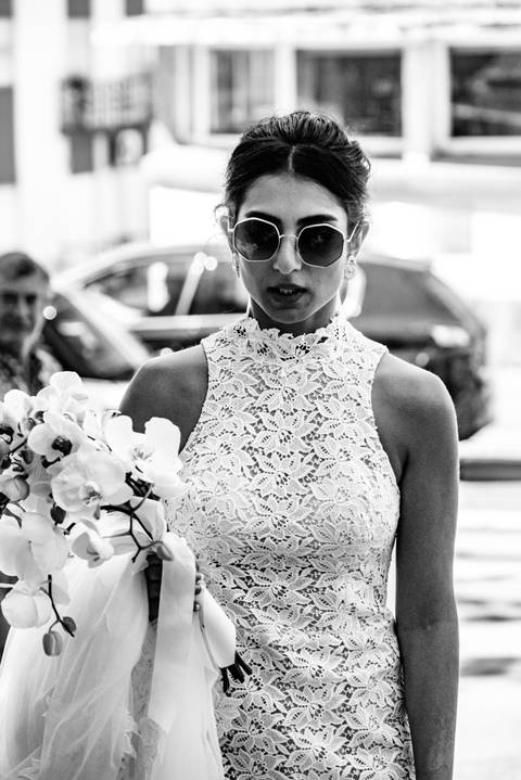 Detalhe da noiva com o seu  bouque de flores'