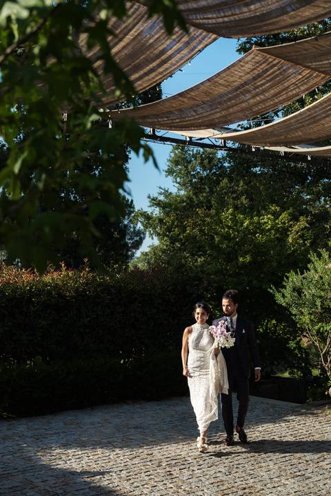 Caminhda tranquila entre verdes caminhos com amor e emoçao'