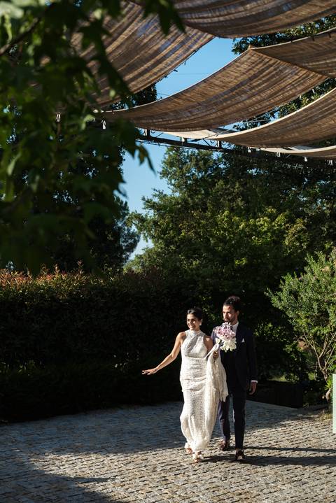 Caminhda tranquila entre verdes caminhos com amor e emoçao'
