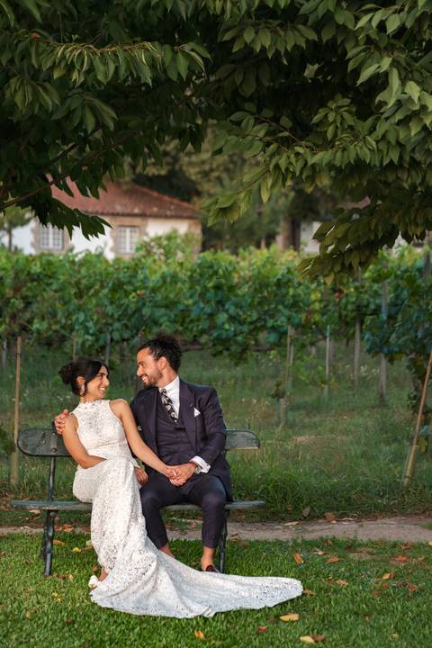 Os dois sentados a ver o por do sol '