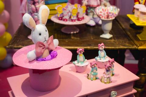 coelho de feltro na cartola'