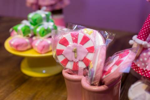 Mesa com pirulitos tema circo Rosa'