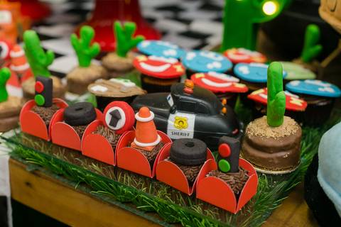 Decoração mesa carros Disney'