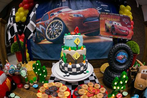 Bolo tema Carros Disney'
