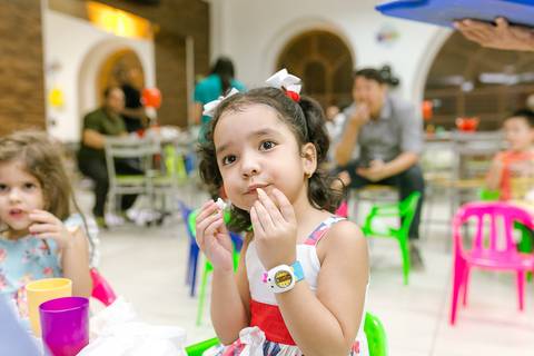 Fotografia fest infantil tema carro disney'