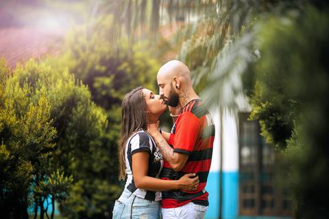 Casal em ensaio romântico BotafogoxFlamengo em Sahy-Magaratiba-RJ'