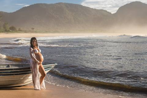 Ensaio de gestante externo na praia de Grumari/RJ'