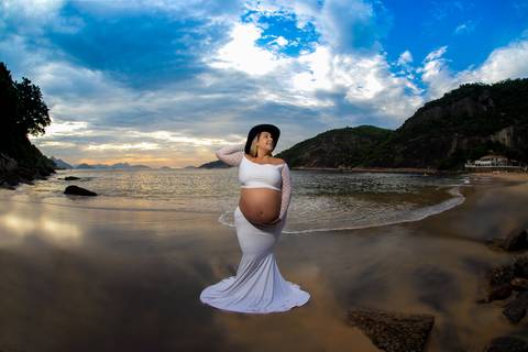 Gestante em ensaio fotográfico externo ao amanhecer na urco'