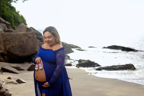 Ensaio de gestante na urca pedras e mar  ao fundo/RJ'