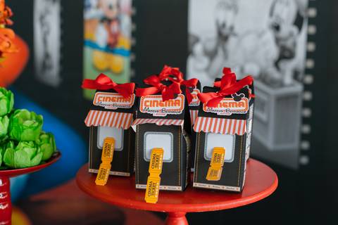 Decoração Luxo papelaria personalizada em festa no clube militar sede lagoa'