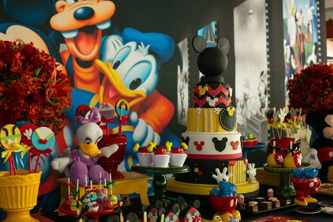 Decoração de luxo mickey no cinema em festa de 1 ano no clube militar sede lagoa/RJ'