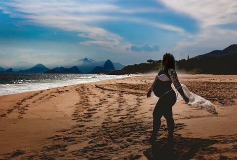 silhueta gestante em ensaio externo-Camboinhas '