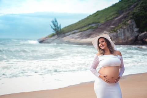 Ensaio de gestante externo em praia de Grumari/RJ'
