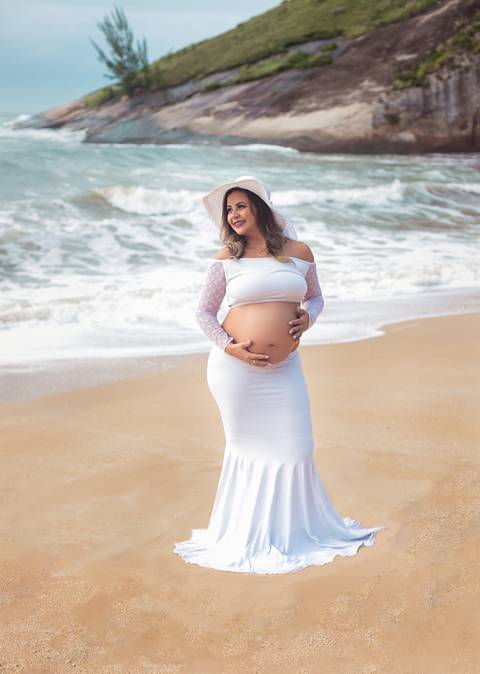 Ensaio fotográfico externo  de gestante em praia de RJ'