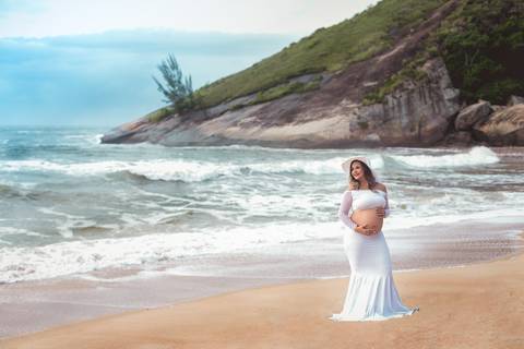 Ensaio externo de gestante em praia de Grumari/RJ'