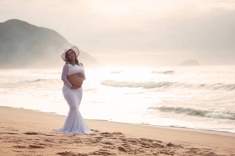 Ensaio de gestante ao amanhecer em grumari/RJ'