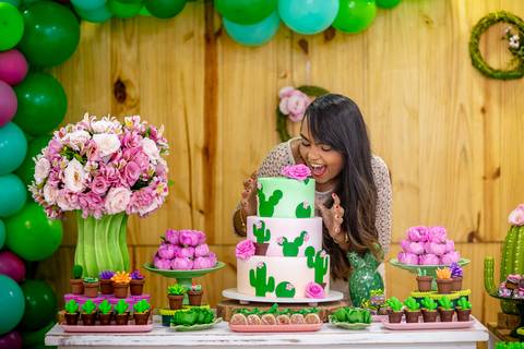 Decoração mesa aniversário adulto em casa de festas mansão da Taquara'